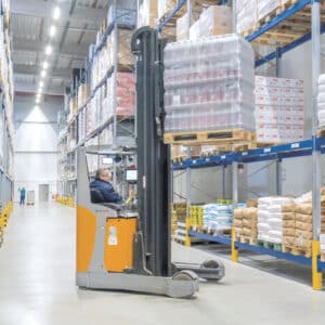 Xe nâng lên giá cao Reach Truck